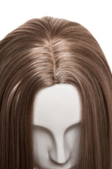 Perucă blond cenușiu mixt, cărare la mijloc, șuvițe fine, pe manechin.