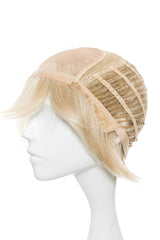 Perucă KIM Mix Blond, șapcă bej cu plasă și breton, vedere laterală